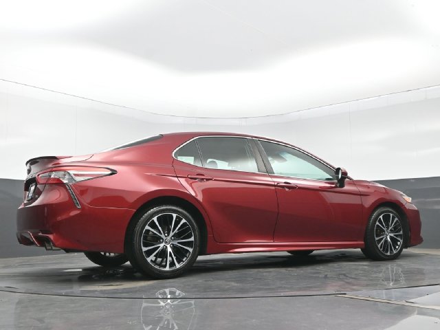 Used 2018 Toyota Camry SE w/ Moonroof Package FWD image 25