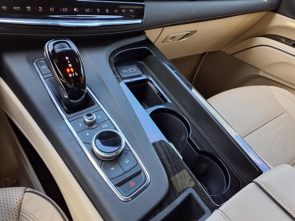 Used 2024 Cadillac Escalade Premium Luxury AWD/4WD image 27