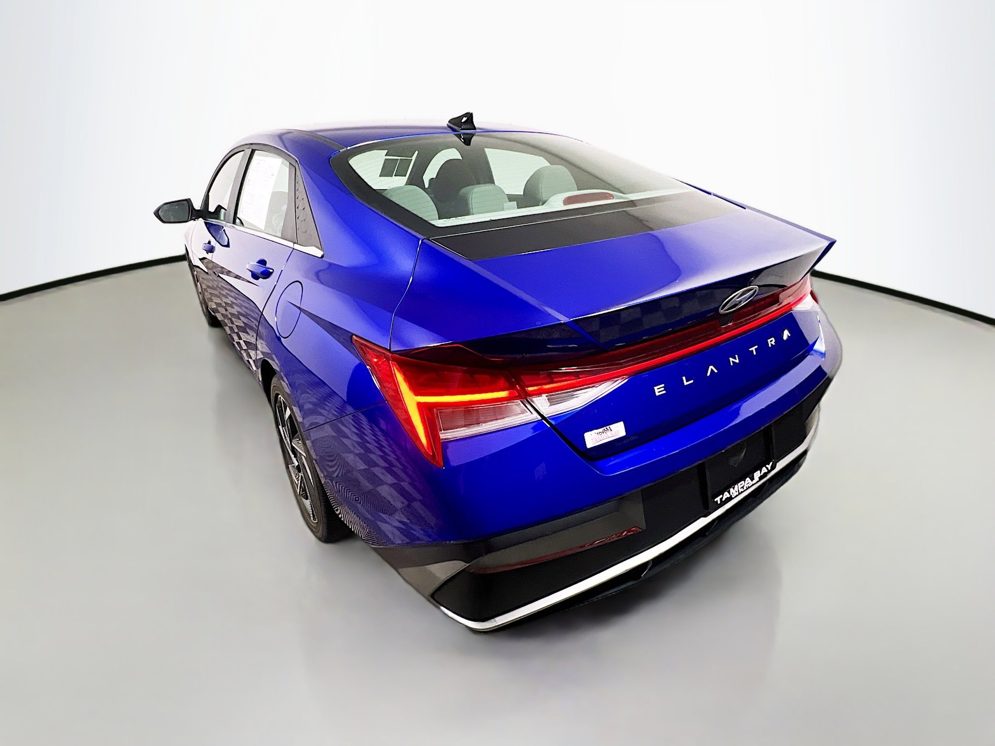 Used 2025 Hyundai Elantra SEL image 8