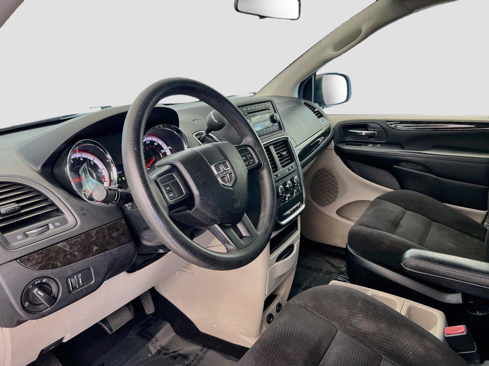 Used 2015 Dodge Grand Caravan SE w/ Quick Order Package 29E SE FWD image 11