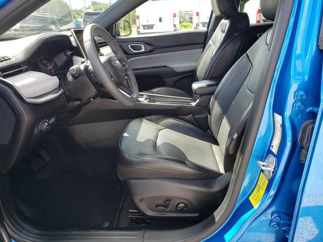Used 2023 Jeep Compass Latitude AWD/4WD image 10