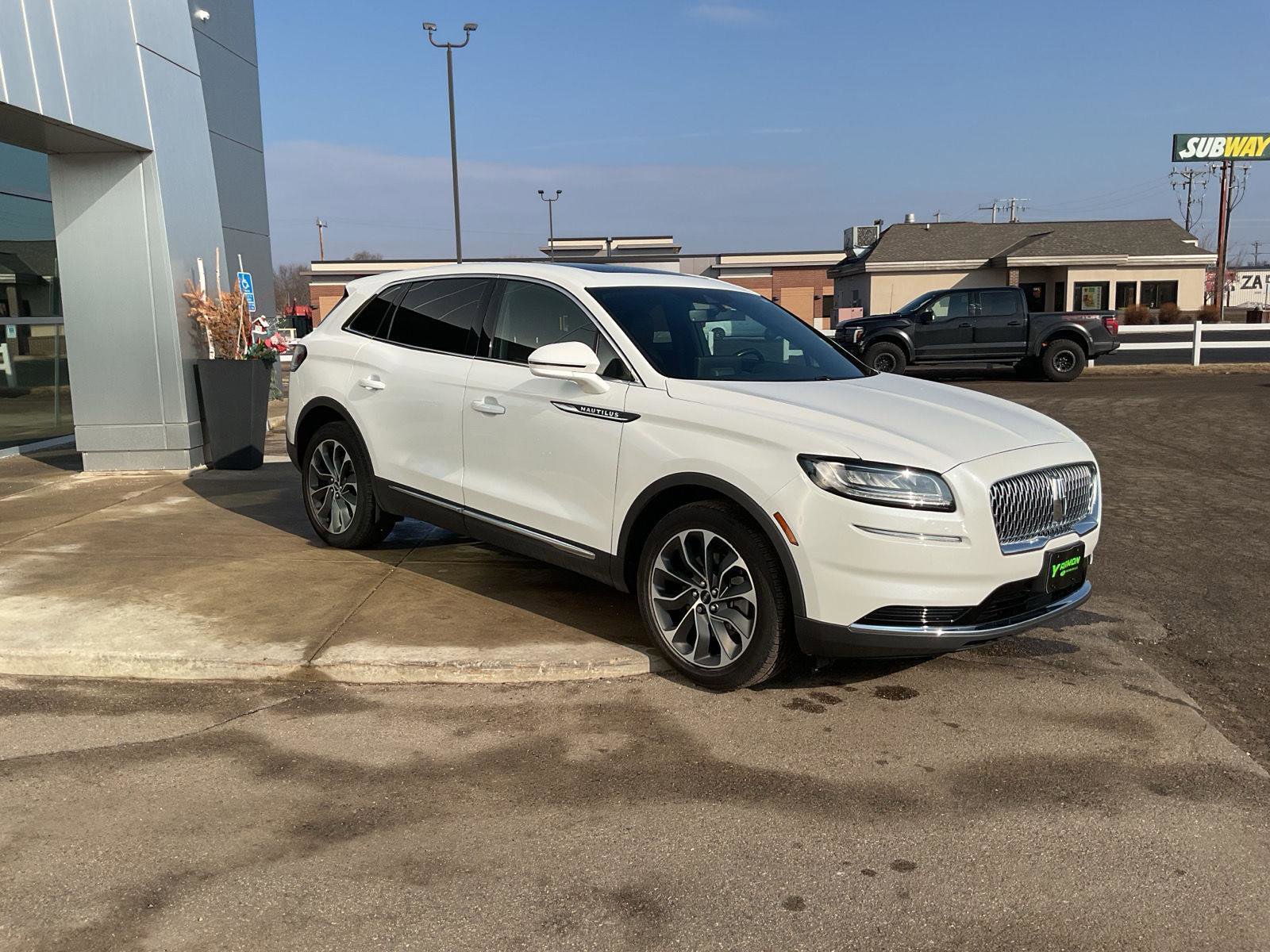 Used 2023 Lincoln Nautilus Reserve image 7