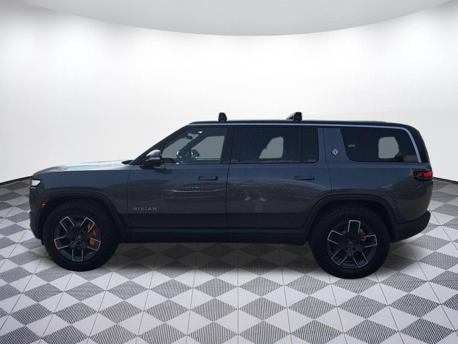 Used 2024 Rivian R1S Adventure AWD/4WD image 2
