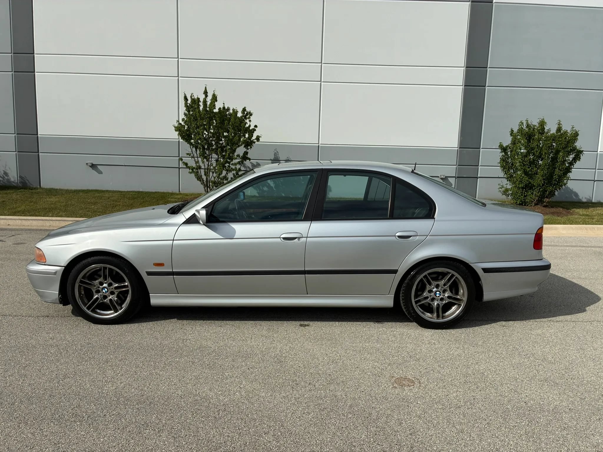 Used 2000 BMW 540i Sedan RWD image 8