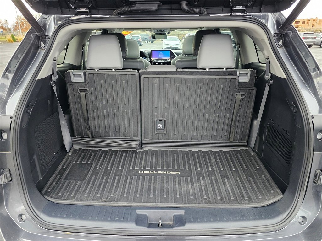 Used 2023 Toyota Highlander Platinum image 14