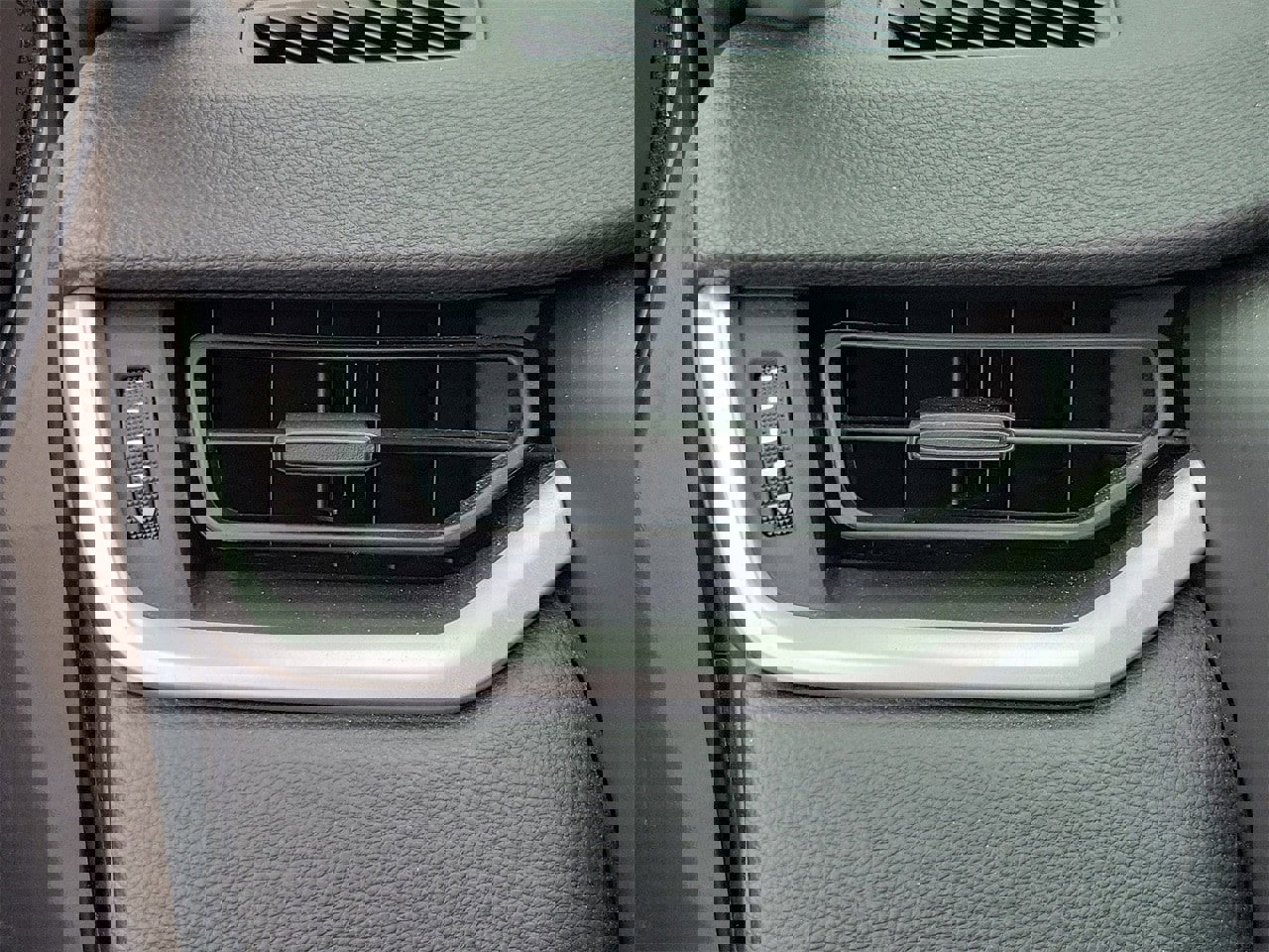 Used 2019 Toyota RAV4 LE image 30