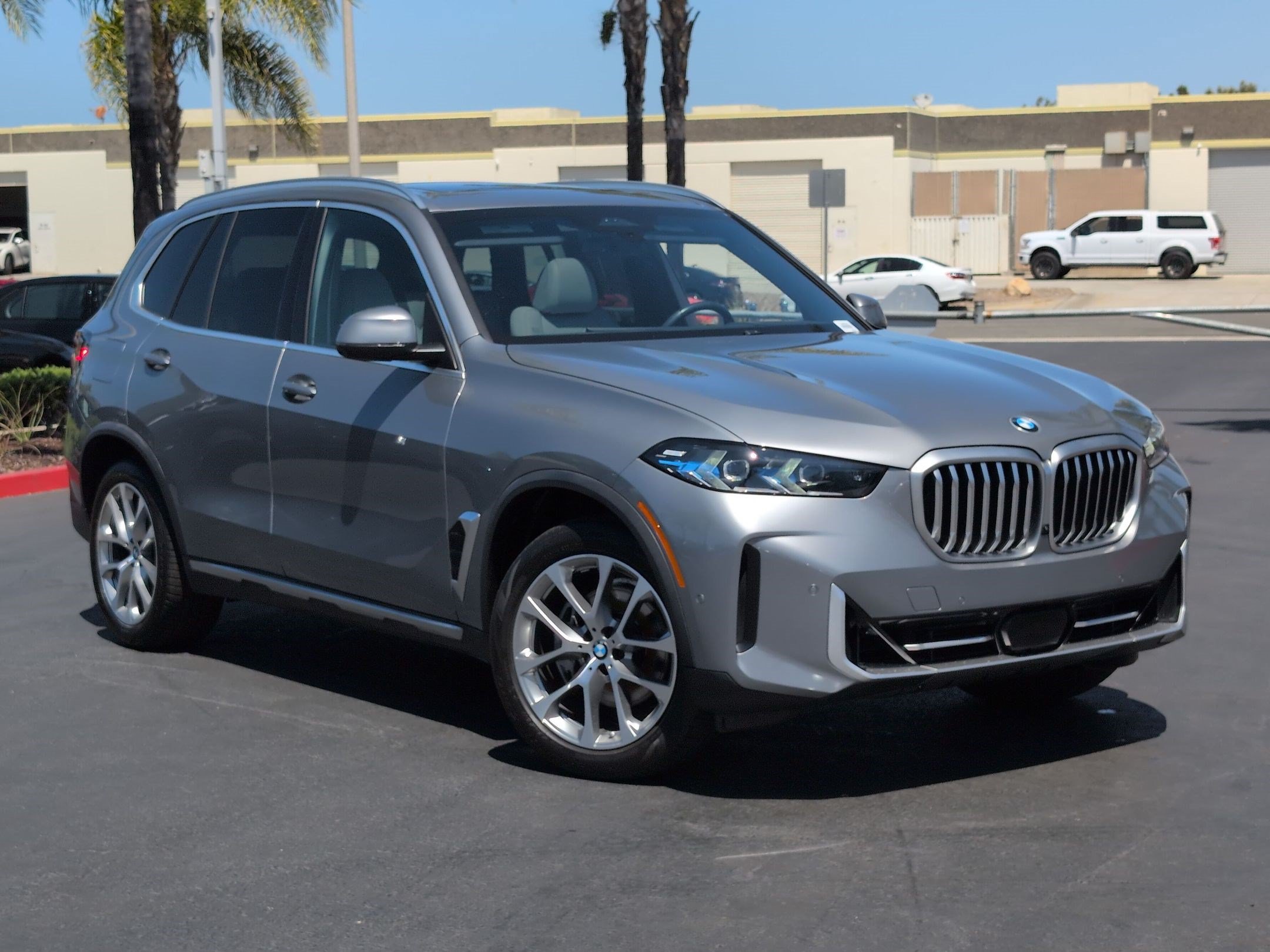 Used 2024 BMW X5 sDrive40i w/ Premium Package RWD image 2