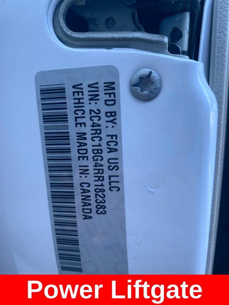 Used 2024 Chrysler Pacifica Touring-L FWD image 11