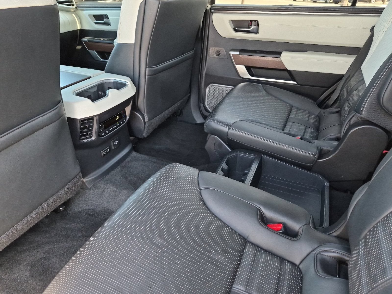 Used 2023 Toyota Sequoia Capstone AWD/4WD image 11