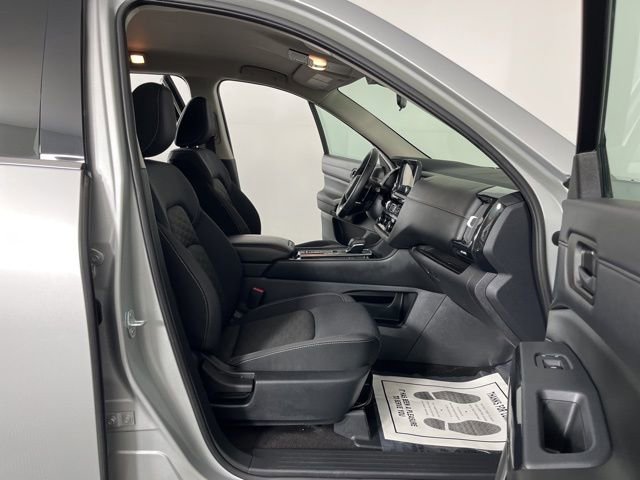Used 2023 Nissan Pathfinder SV image 40