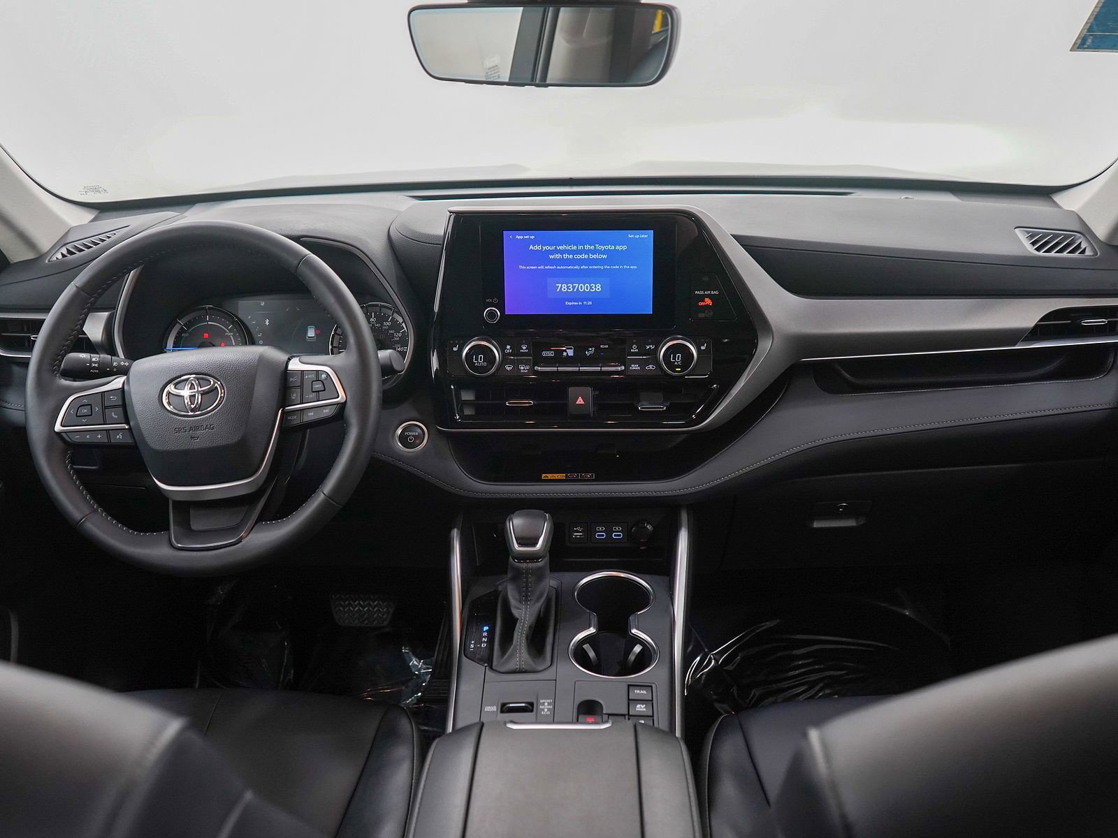 Used 2025 Toyota Highlander XLE AWD/4WD image 14