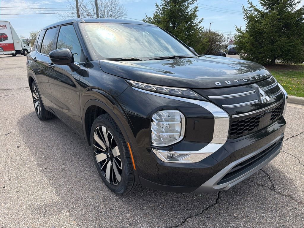 Used 2025 Mitsubishi Outlander SE image 7