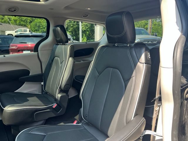 Used 2024 Chrysler Pacifica Limited AWD/4WD image 20