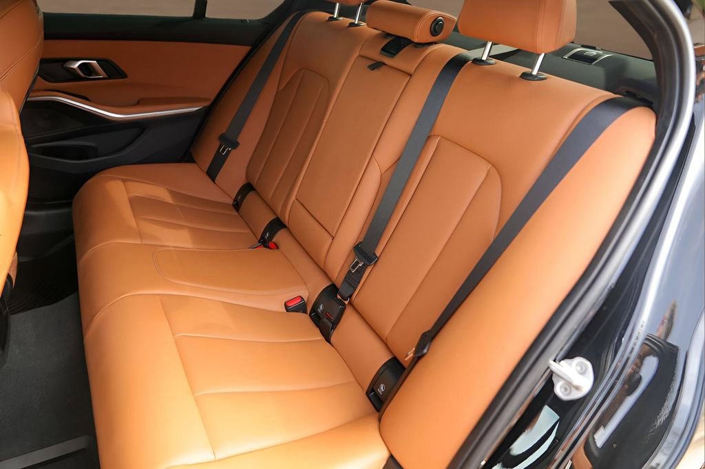 Used 2025 BMW 330i Sedan w/ Premium Package image 24