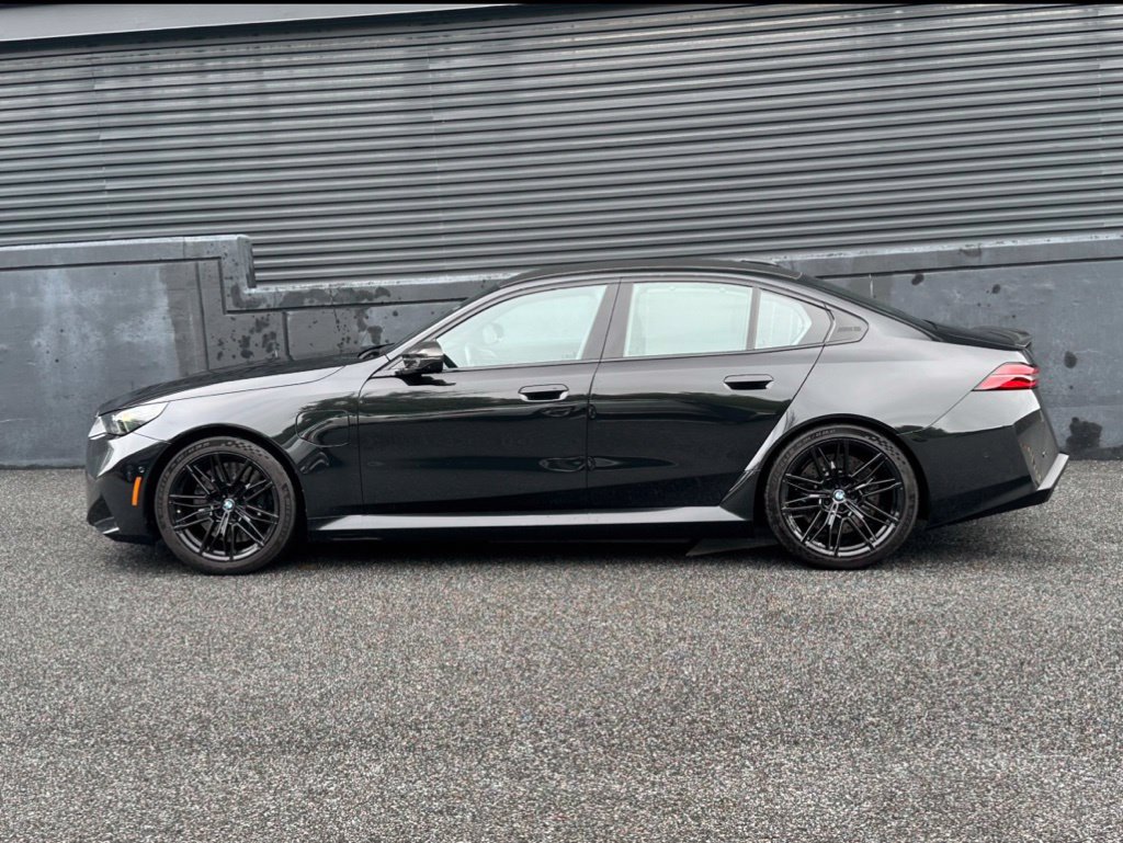 Used 2025 BMW M5 w/ Carbon Package AWD/4WD image 2