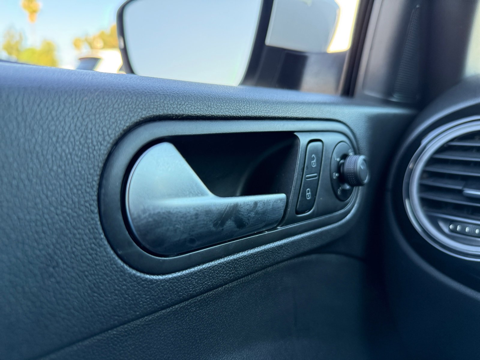 Used 2018 Volkswagen Beetle 2.0T S w/ Style & Comfort Package For S image 19