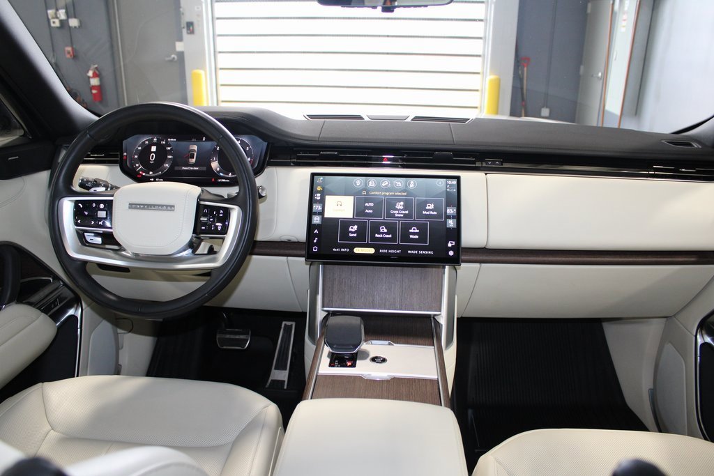 Used 2024 Land Rover Range Rover SE image 25