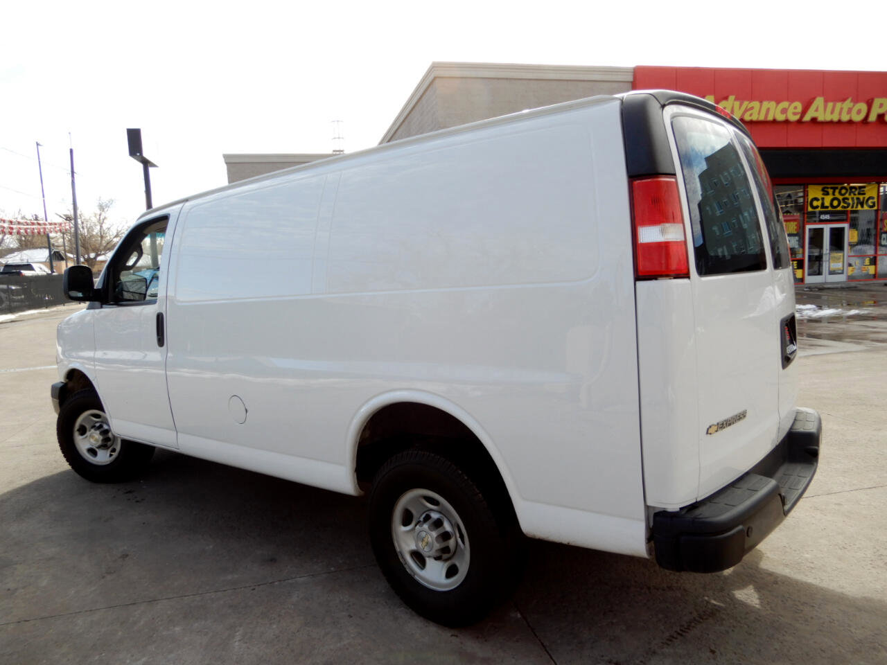 Used 2022 Chevrolet Express 2500 w/ Driver Convenience Package image 7