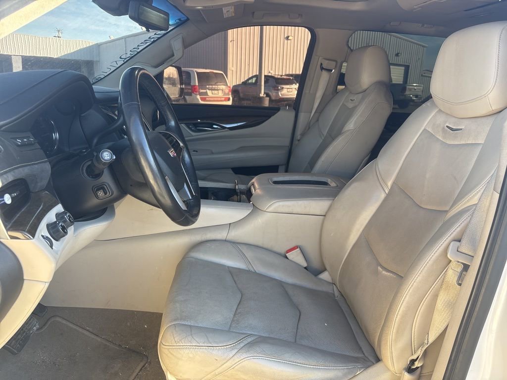 Used 2020 Cadillac Escalade Premium Luxury AWD/4WD image 14