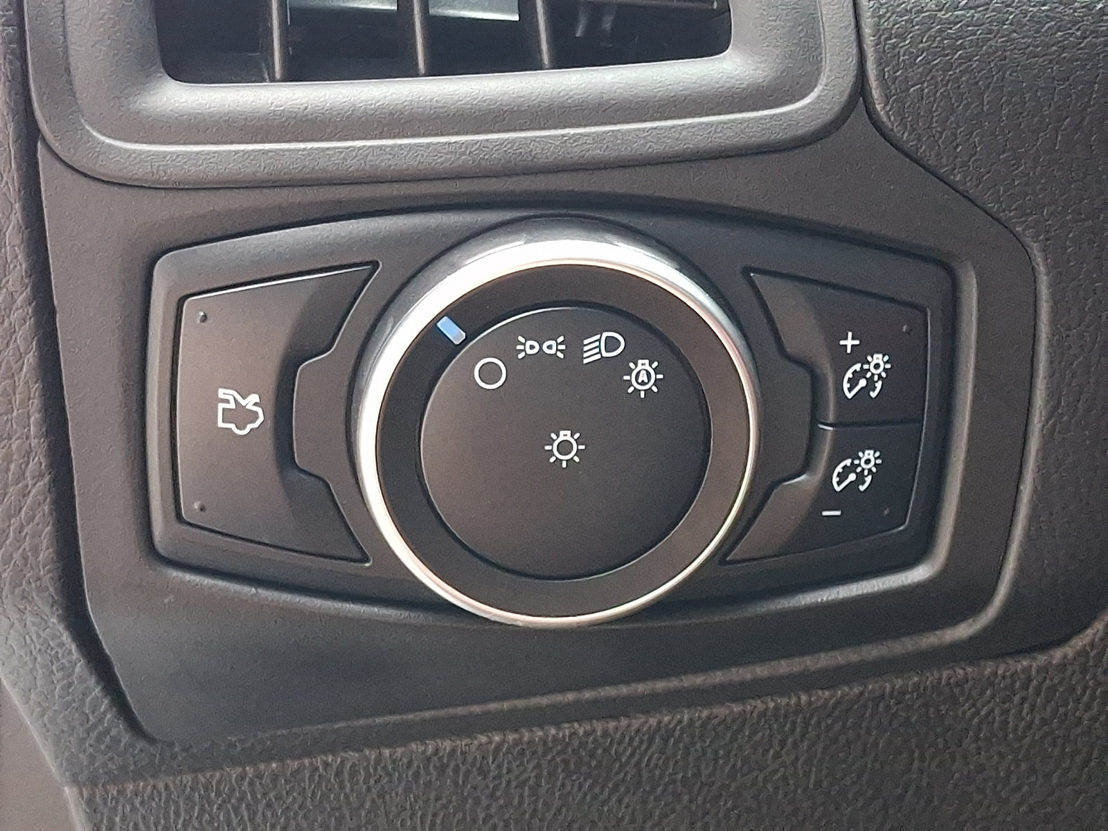 Used 2016 Ford Focus SE FWD image 24