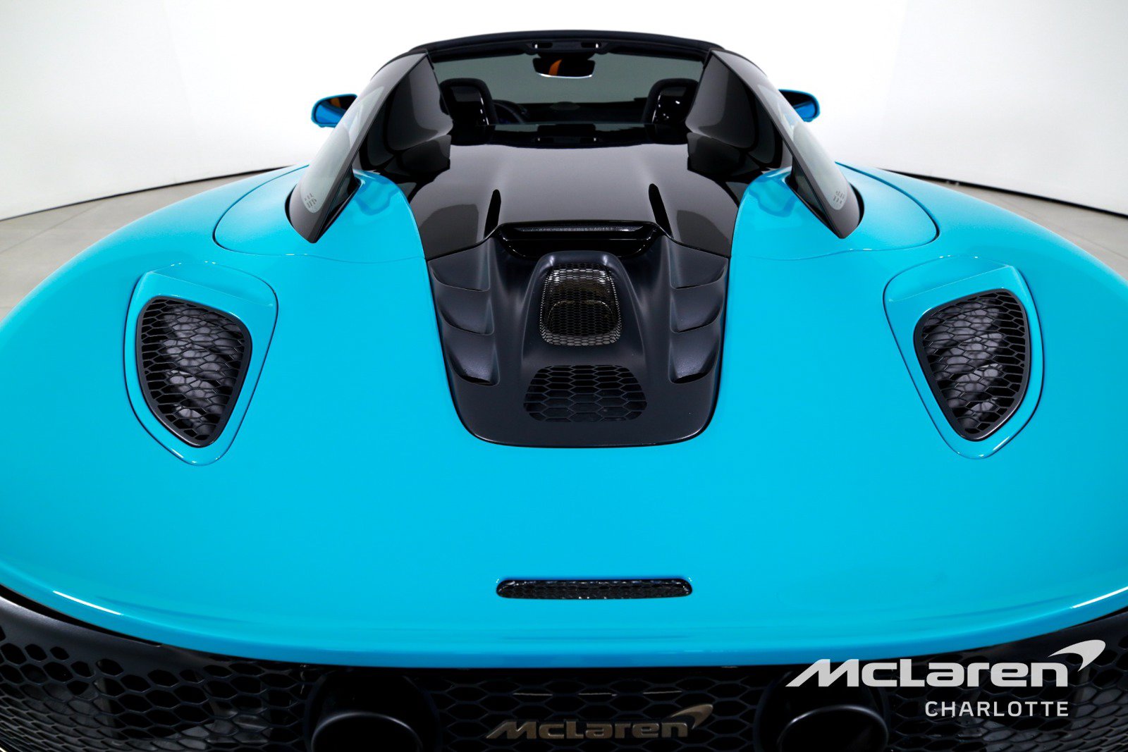 Used 2025 McLaren Artura Spider RWD image 22
