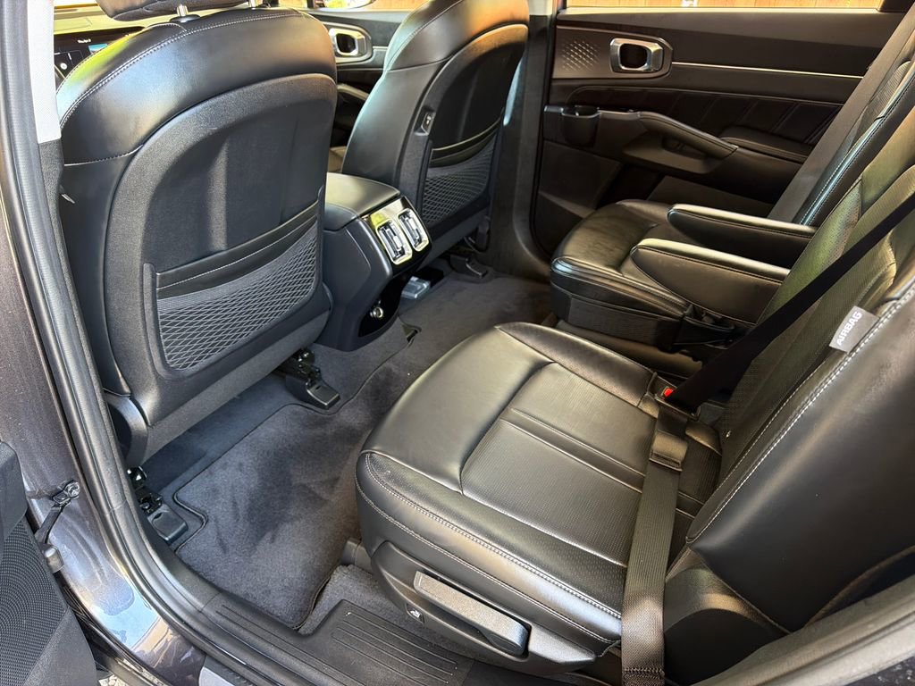 Used 2025 Kia Sorento SX image 30
