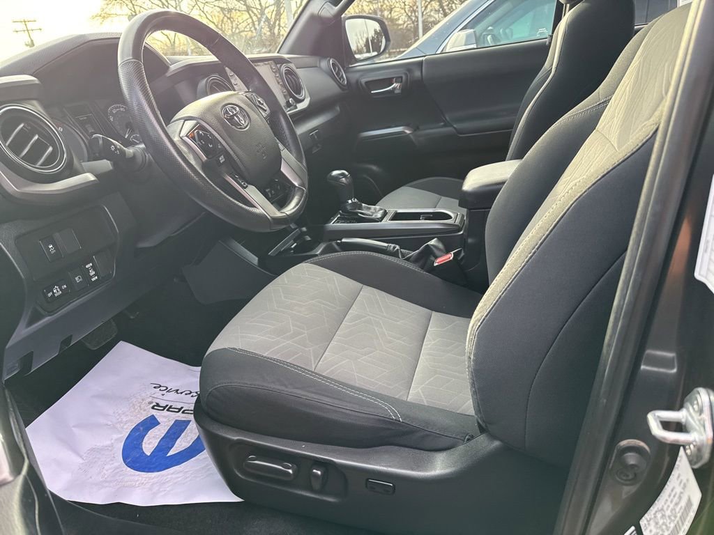 Used 2021 Toyota Tacoma TRD Off-Road image 7