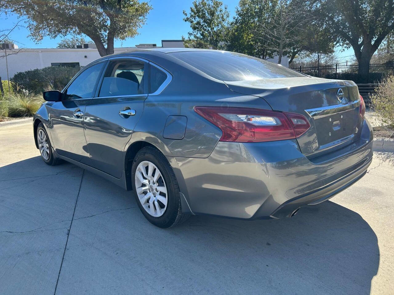 Used 2018 Nissan Altima 2.5 S w/ S Convenience Package image 15