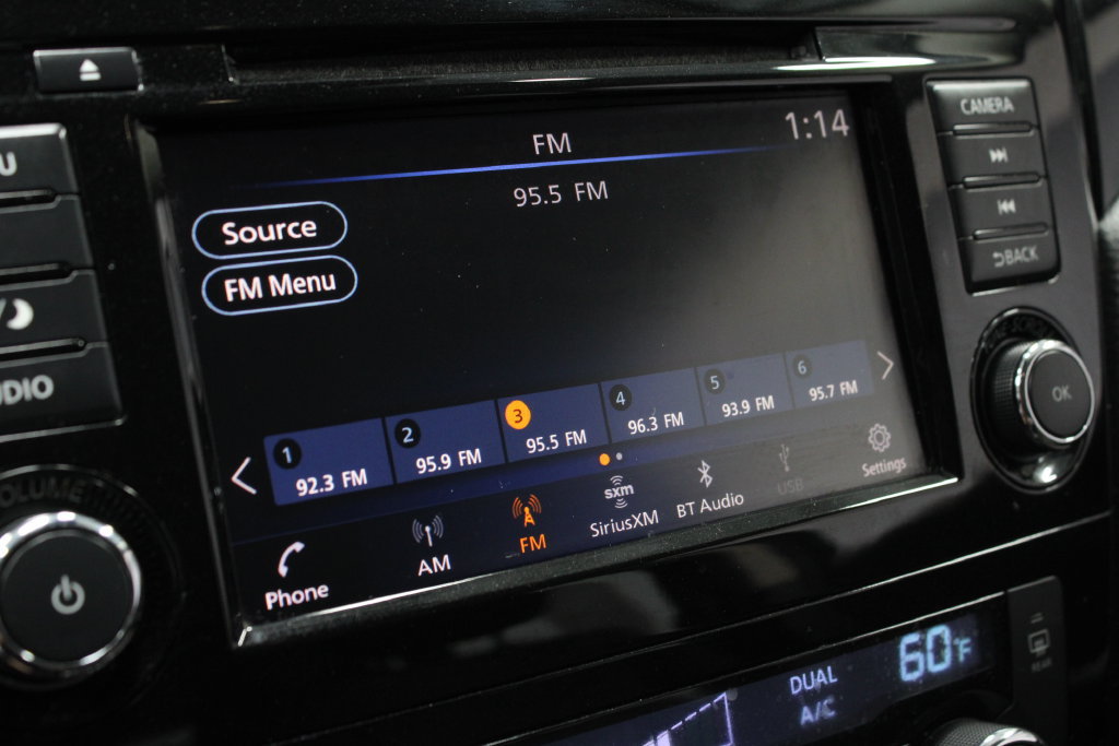 Certified 2022 Nissan Rogue Sport SV AWD/4WD image 2