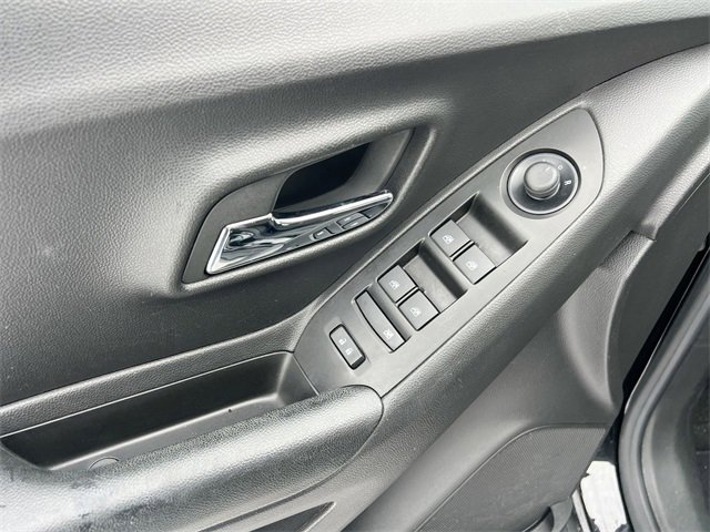 Used 2022 Chevrolet Trax LS w/ Tint and Cruise Package image 20