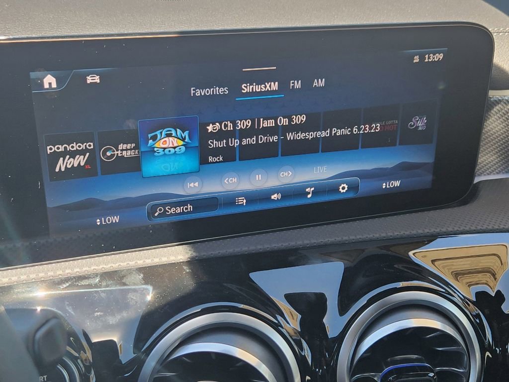 New 2025 Mercedes-Benz CLA 250 4MATIC image 23