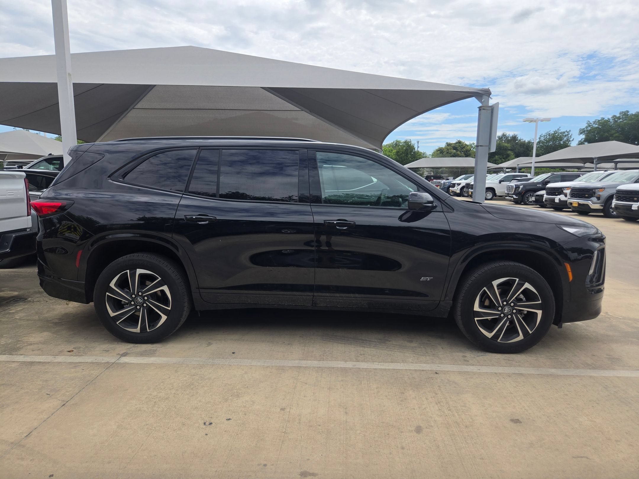 Certified 2026 Buick Enclave Sport Touring w/ Power Package FWD image 8