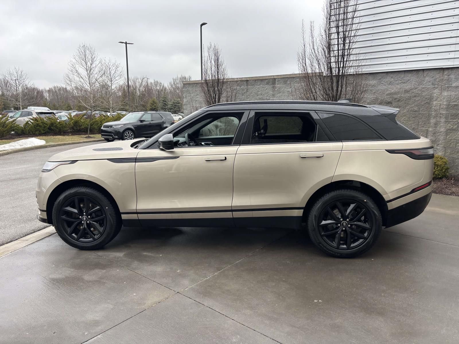 New 2026 Land Rover Range Rover Velar Dynamic SE image 8