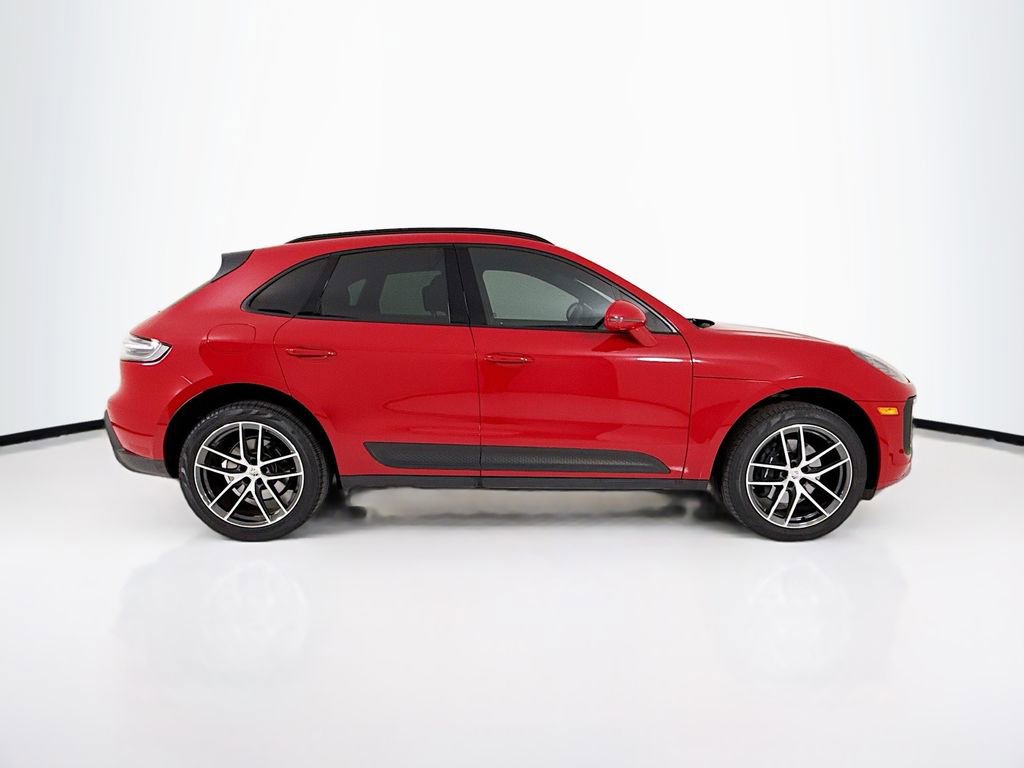 Certified 2025 Porsche Macan AWD/4WD image 8