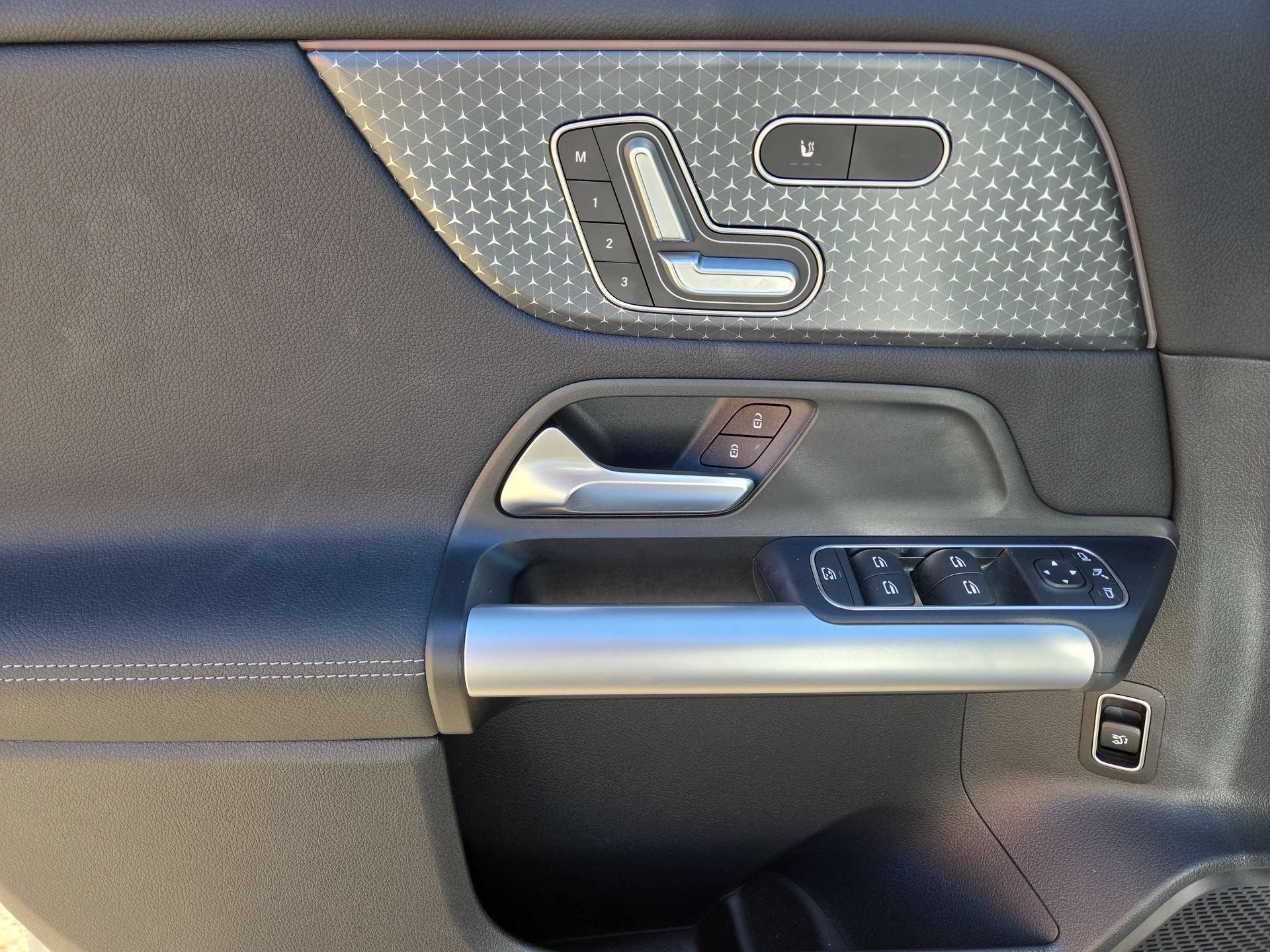 New 2025 Mercedes-Benz GLA 250 4MATIC image 15
