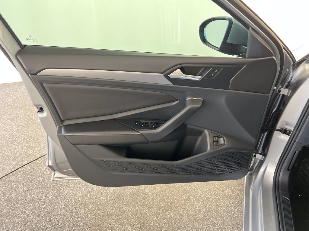 Used 2023 Volkswagen Jetta SE FWD image 12