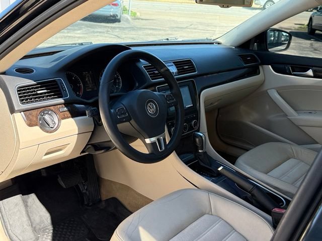 Used 2014 Volkswagen Passat TDI SEL Premium FWD image 11
