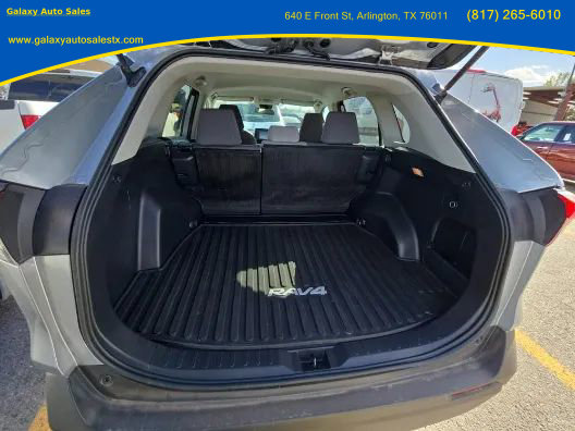 Used 2021 Toyota RAV4 XLE image 12