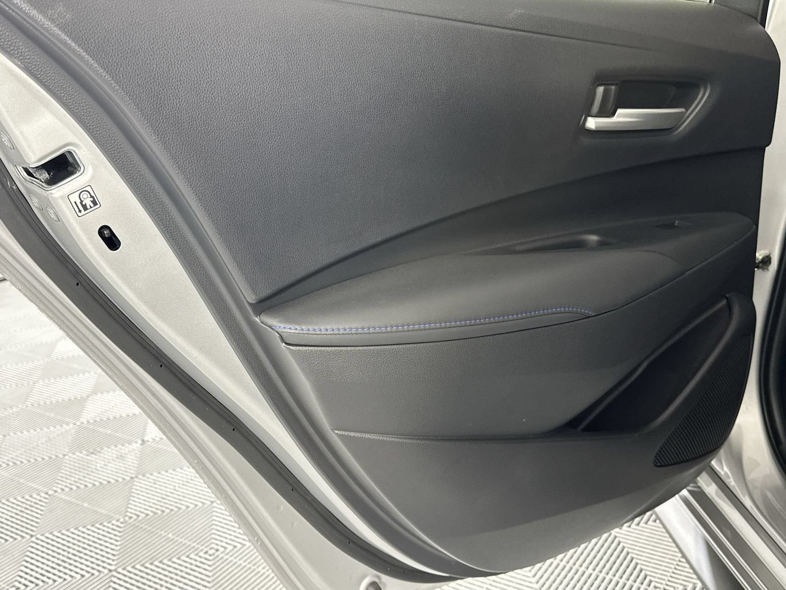 Used 2022 Toyota Corolla SE w/ Carpet Mat Package (TMS) FWD image 30