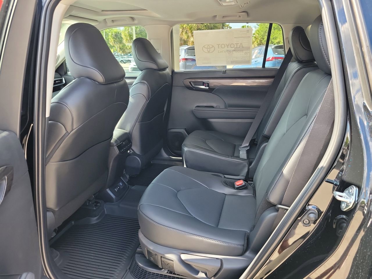 New 2026 Toyota Highlander Limited AWD/4WD image 12