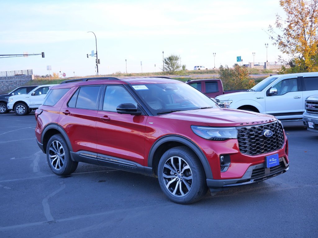 Certified 2025 Ford Explorer ST-Line AWD/4WD image 4