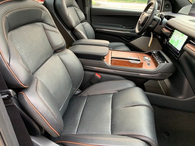 New 2027 Lincoln Navigator Black Label AWD/4WD image 11