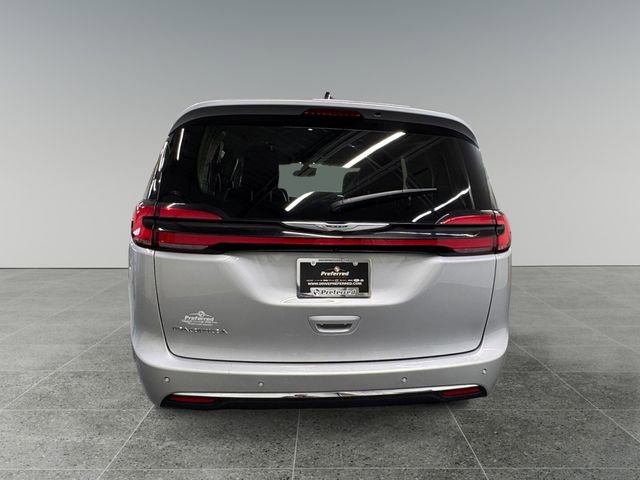 Used 2024 Chrysler Pacifica Touring-L image 24