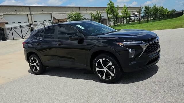 New 2026 Chevrolet Trax RS w/ Driver Confidence Package FWD image 2