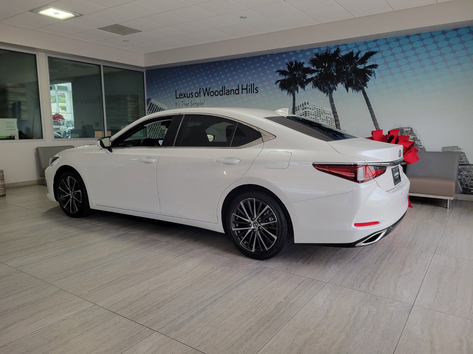 Certified 2024 Lexus ES 350 w/ Premium Package FWD image 2
