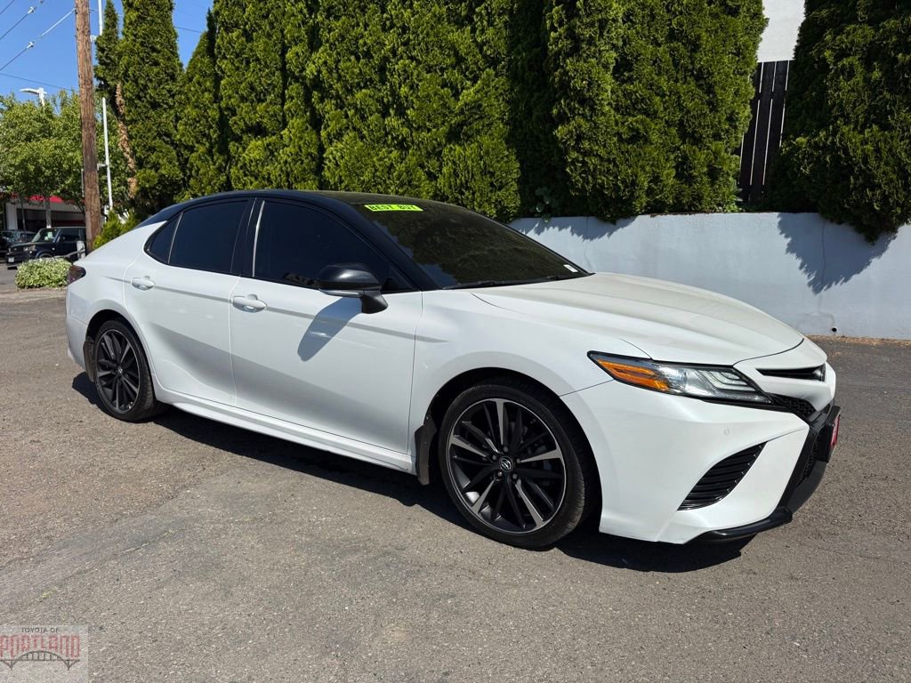 Used 2018 Toyota Camry XSE FWD image 1