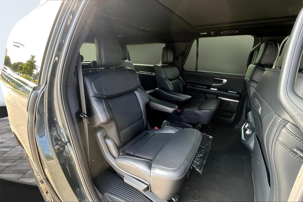 New 2025 Ford Expedition Max Platinum image 20