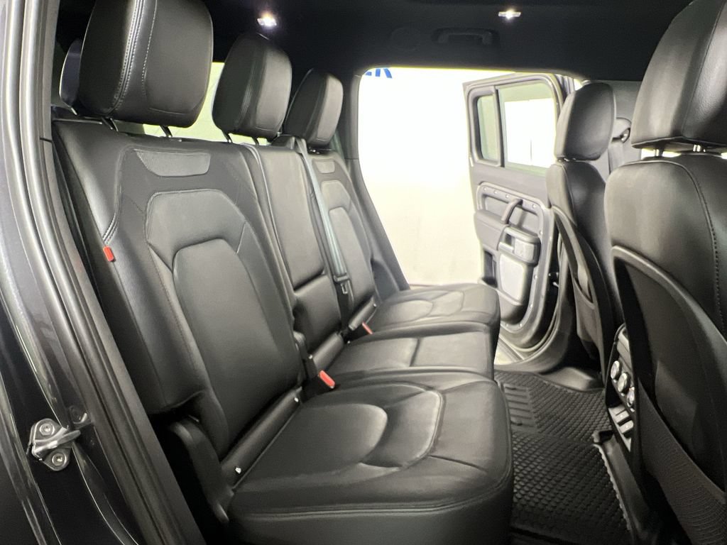 Used 2023 Land Rover Defender 130 X-Dynamic SE AWD/4WD image 29