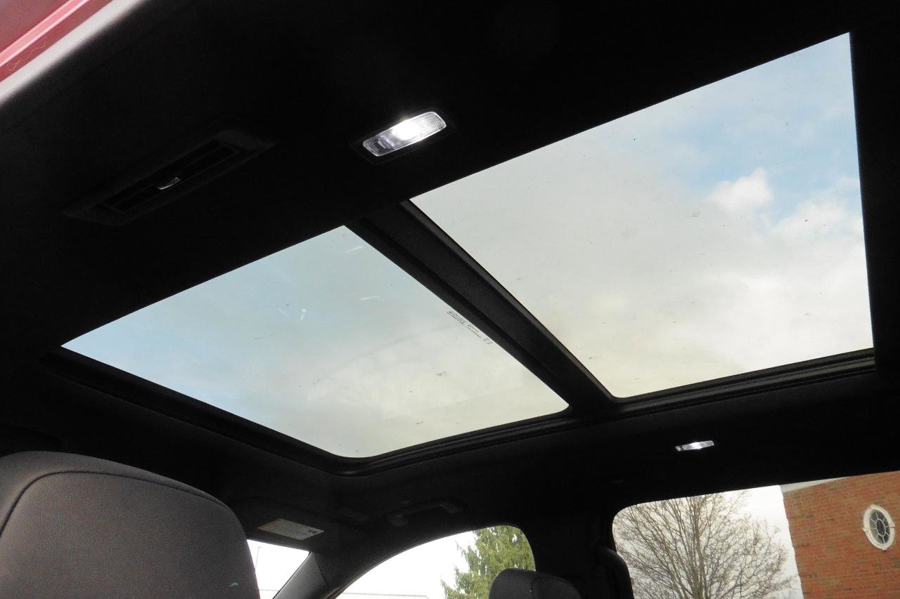 Used 2025 Chevrolet Traverse LT w/ Sun and Wheel Package image 12