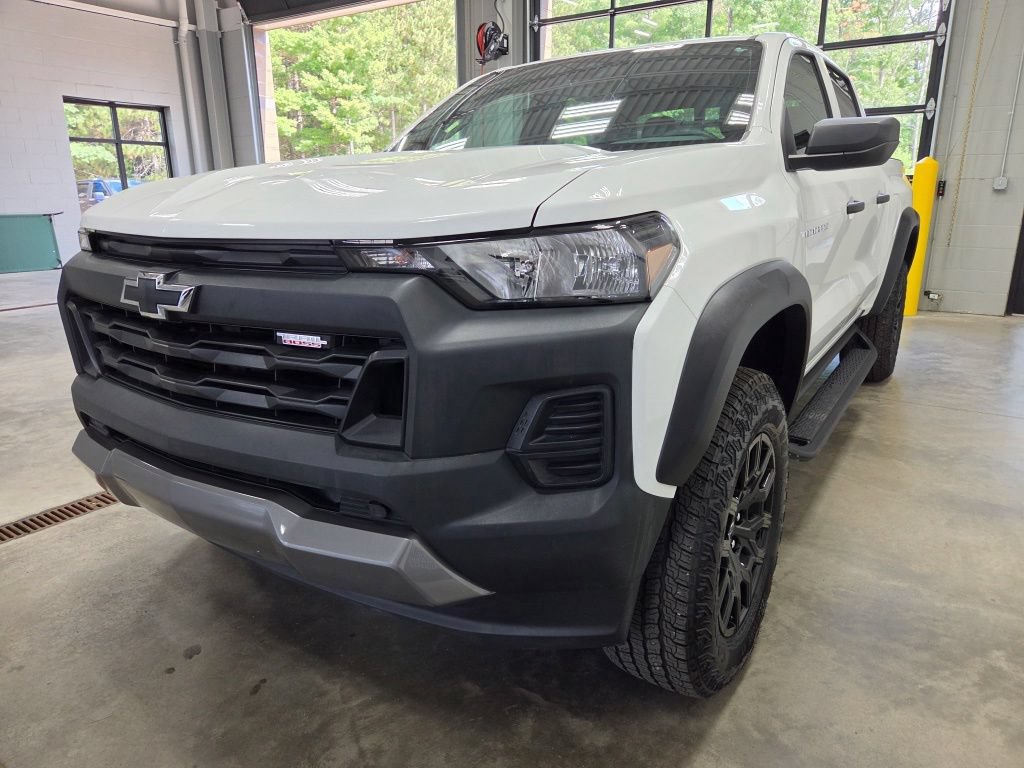 Used 2024 Chevrolet Colorado Trail Boss w/ Advanced Trailering Package AWD/4WD image 5